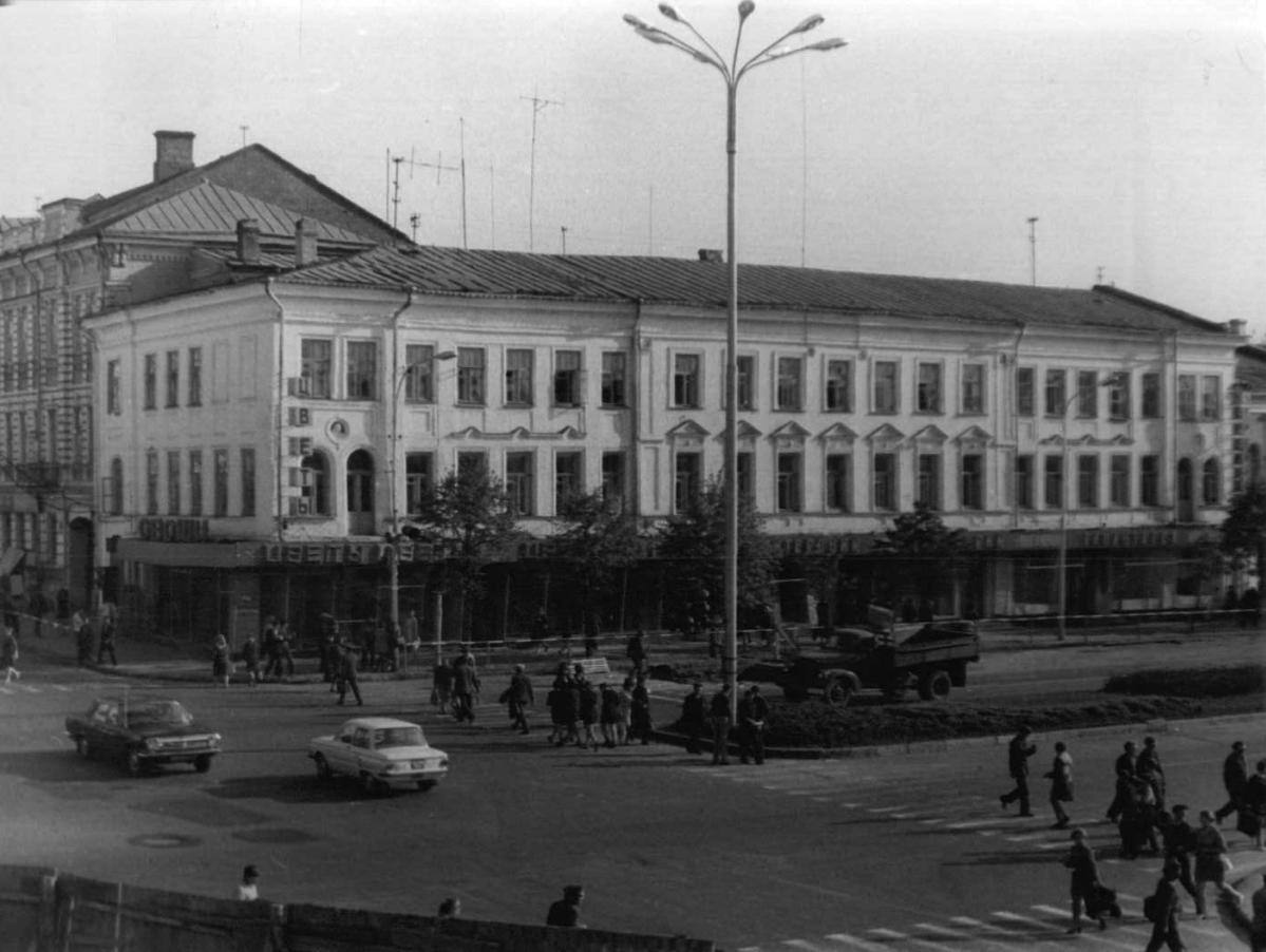 Мемориальная доска на доме, где жил И.М. Варейкис / 19 Октября 1974 /  История Ульяновска / Годы и люди